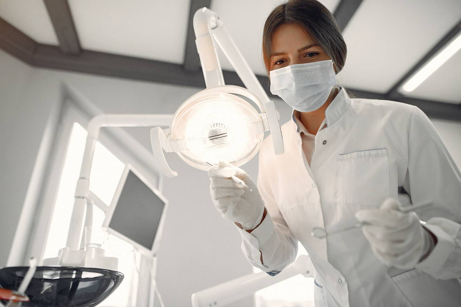 Środki ochrony osobistej w gabinecie dentystycznym: bezpieczeństwo pracowników i pacjentów